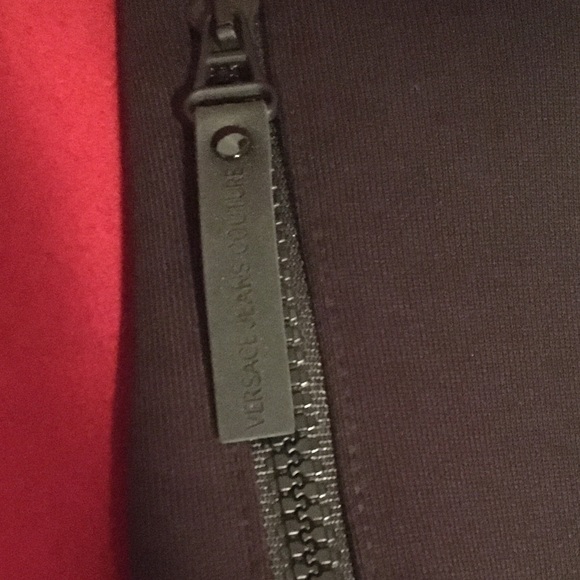 Versace Jeans Couture joggers. Size XL. Waist 36. Zipper pockets. Logo stripes. - Picture 4 of 6